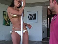 Stripper Milf Claudia Rossi kriegt das Fickloch gestopft