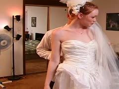 Nach der Hochzeit lässt sich nymphomanische Braut auf einen Fremdfick ein