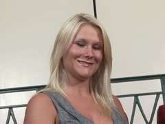 Die geile Blondine liebt es gefickt und besamt zu werden Die geile Blondine liebt es gefickt und besamt zu werden